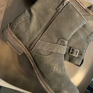 Clarks | Shoes | Gray Clarks Zip Up Boots Size 3 Very  display picture 3